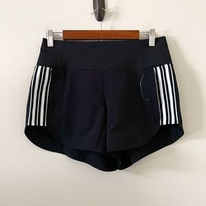 Athleta NWOT Ascender Shorts In Black Size 4